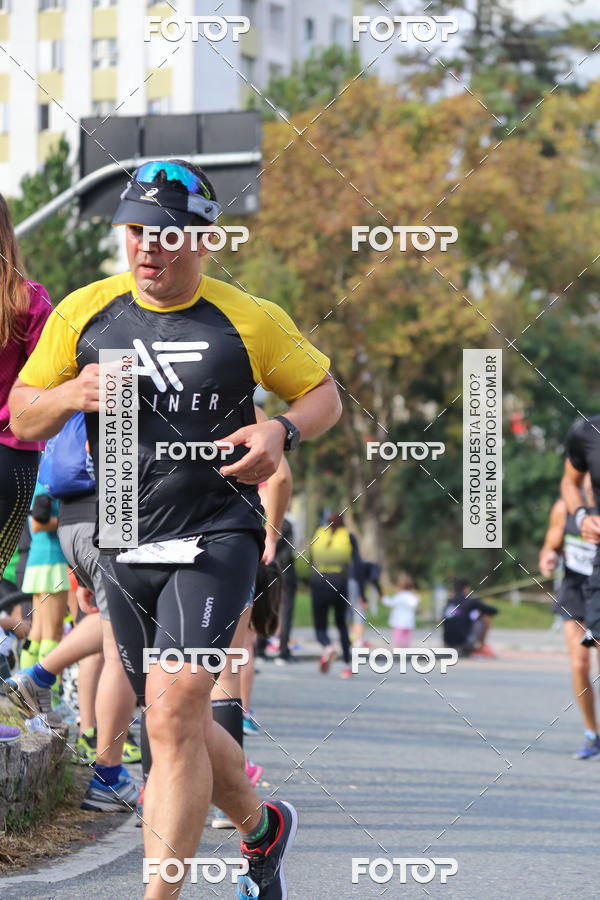 Buy your photos of the eventMeia Maratona Internacional de Curitiba 2018 on Fotop