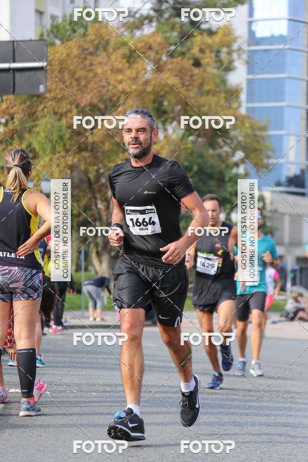 Buy your photos of the eventMeia Maratona Internacional de Curitiba 2018 on Fotop