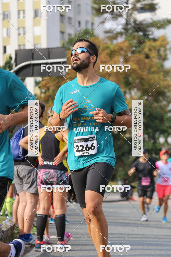 Buy your photos of the eventMeia Maratona Internacional de Curitiba 2018 on Fotop