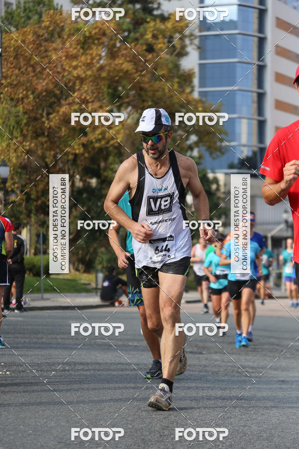 Buy your photos of the eventMeia Maratona Internacional de Curitiba 2018 on Fotop