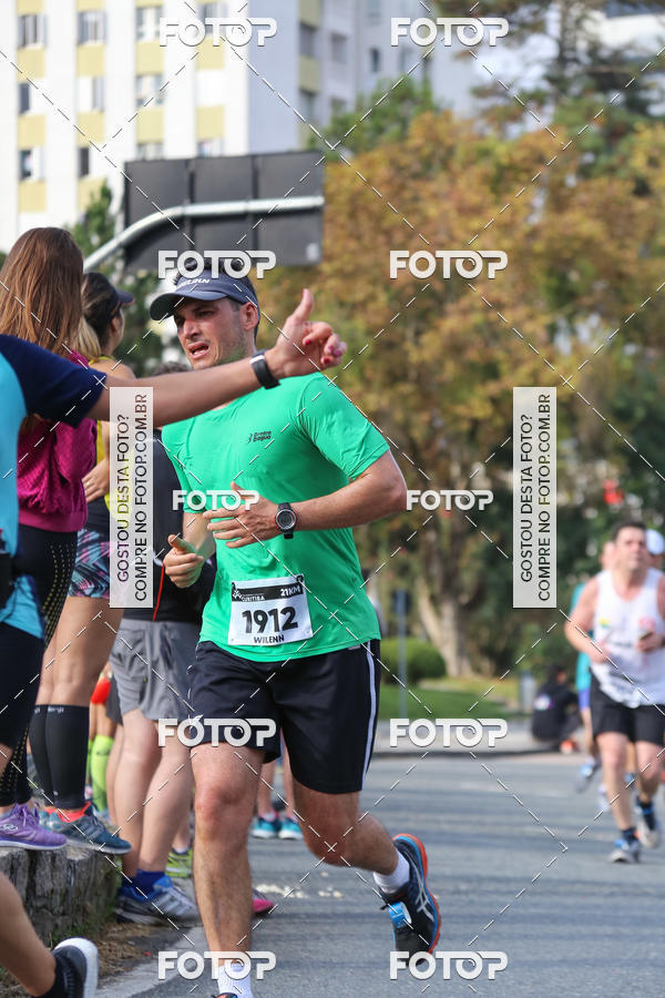 Buy your photos of the eventMeia Maratona Internacional de Curitiba 2018 on Fotop