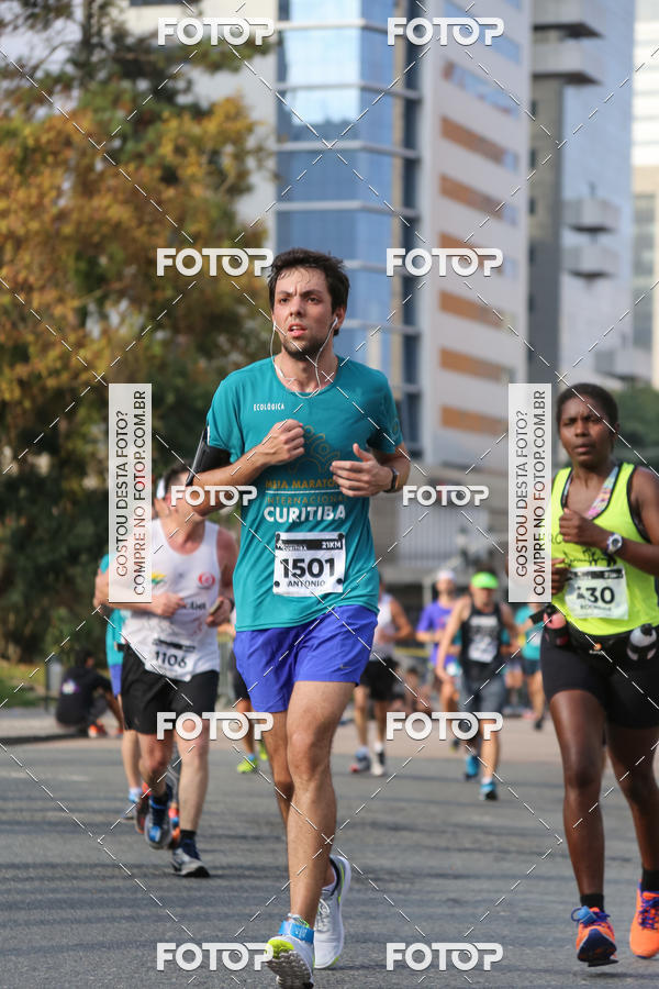 Buy your photos of the eventMeia Maratona Internacional de Curitiba 2018 on Fotop