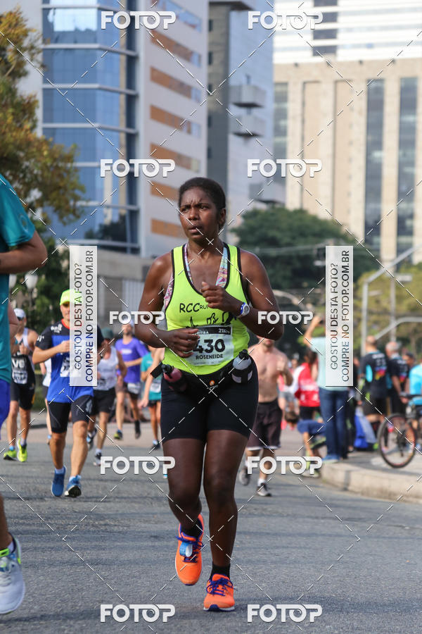 Buy your photos of the eventMeia Maratona Internacional de Curitiba 2018 on Fotop