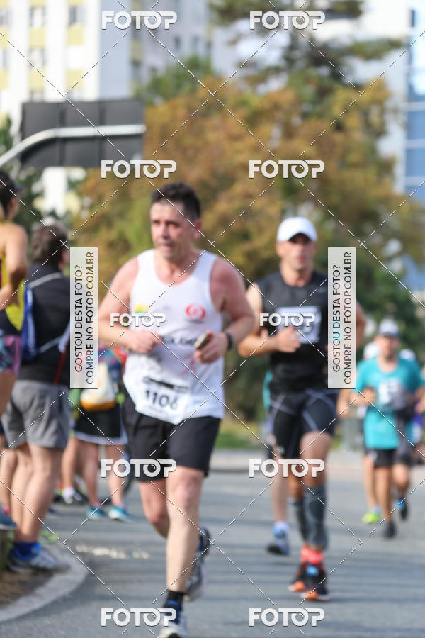 Buy your photos of the eventMeia Maratona Internacional de Curitiba 2018 on Fotop