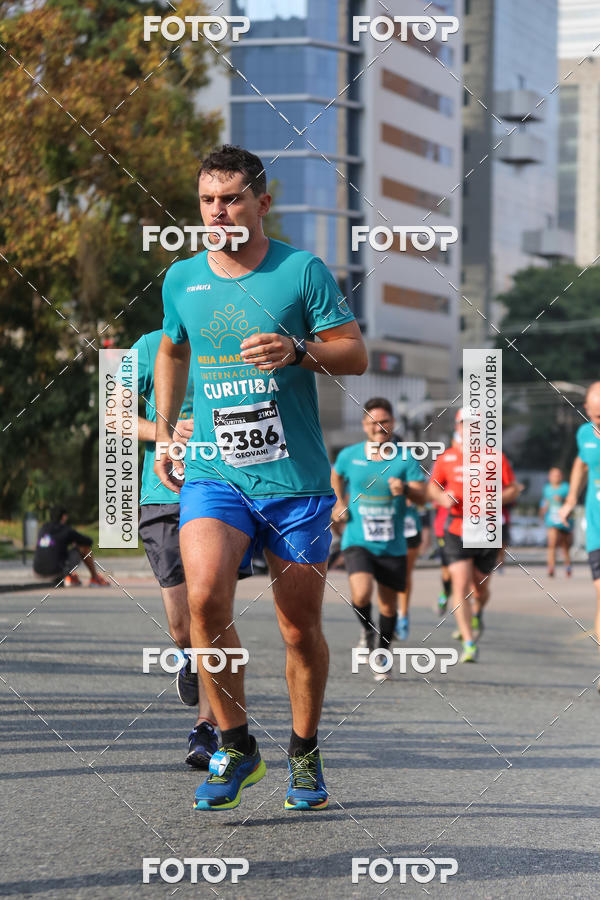 Buy your photos of the eventMeia Maratona Internacional de Curitiba 2018 on Fotop