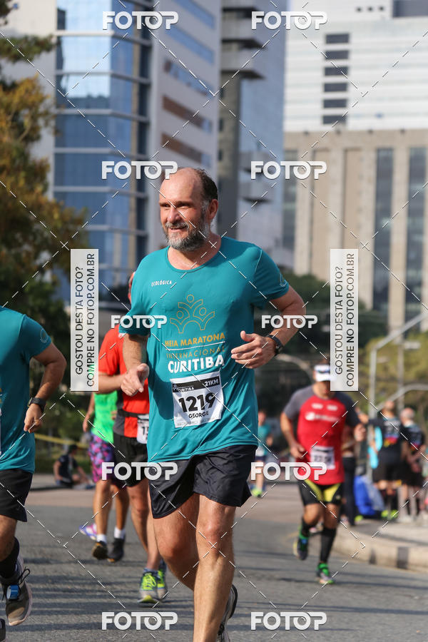 Buy your photos of the eventMeia Maratona Internacional de Curitiba 2018 on Fotop
