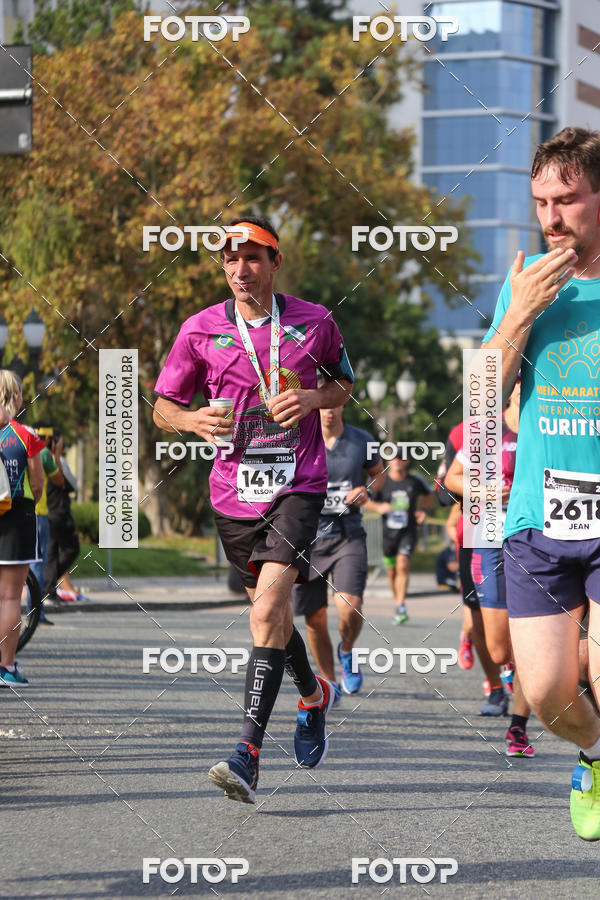Buy your photos of the eventMeia Maratona Internacional de Curitiba 2018 on Fotop