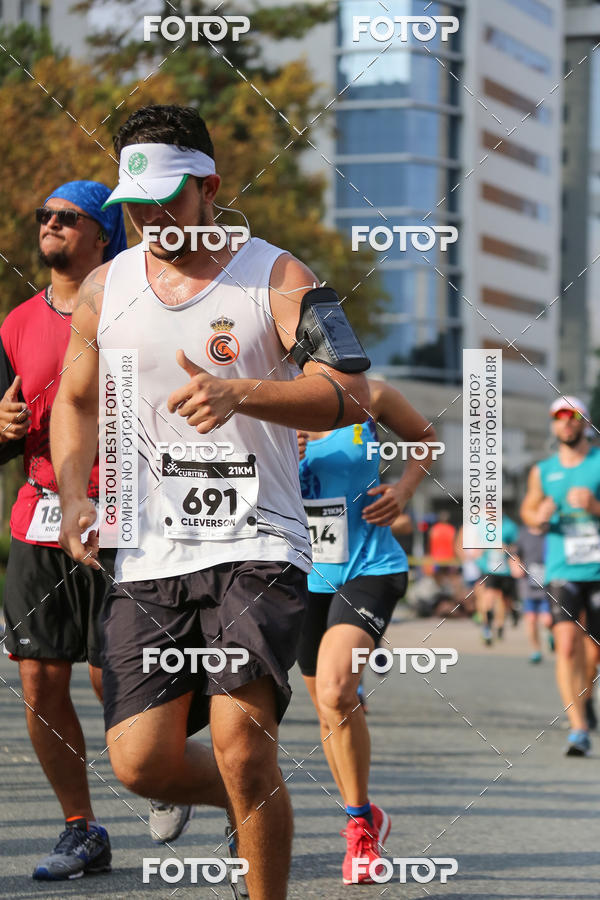 Buy your photos of the eventMeia Maratona Internacional de Curitiba 2018 on Fotop