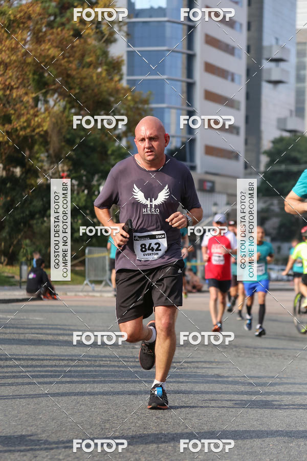 Buy your photos of the eventMeia Maratona Internacional de Curitiba 2018 on Fotop