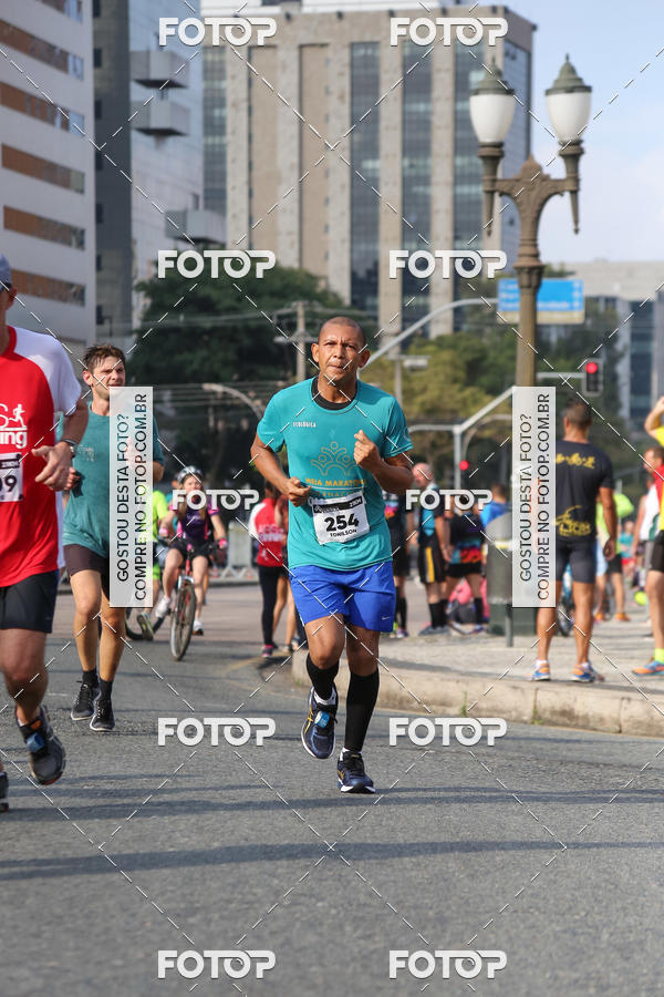 Buy your photos of the eventMeia Maratona Internacional de Curitiba 2018 on Fotop