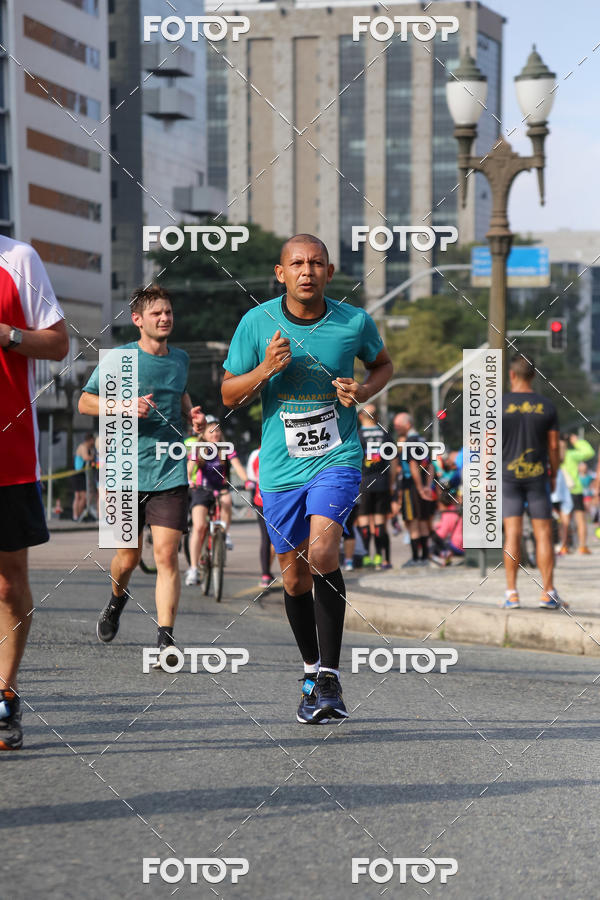 Buy your photos of the eventMeia Maratona Internacional de Curitiba 2018 on Fotop