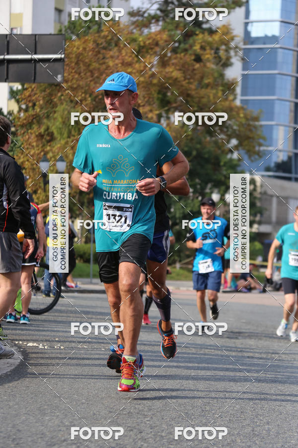 Buy your photos of the eventMeia Maratona Internacional de Curitiba 2018 on Fotop
