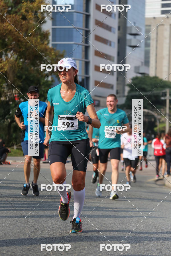 Buy your photos of the eventMeia Maratona Internacional de Curitiba 2018 on Fotop