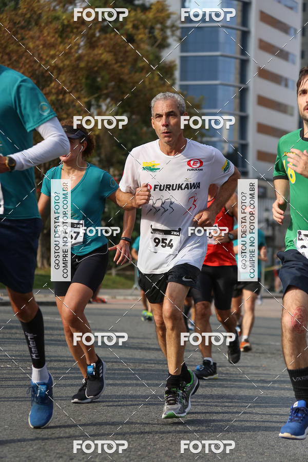 Buy your photos of the eventMeia Maratona Internacional de Curitiba 2018 on Fotop
