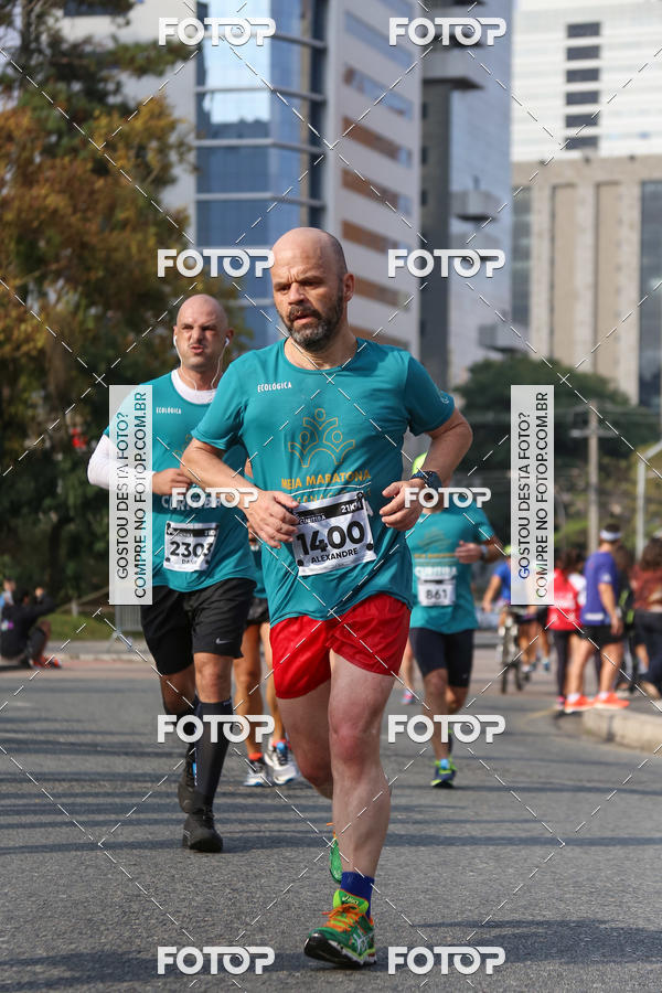 Buy your photos of the eventMeia Maratona Internacional de Curitiba 2018 on Fotop