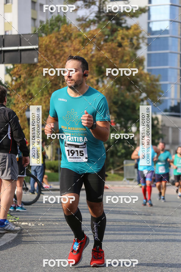 Buy your photos of the eventMeia Maratona Internacional de Curitiba 2018 on Fotop