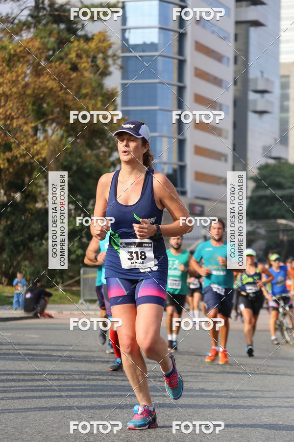 Buy your photos of the eventMeia Maratona Internacional de Curitiba 2018 on Fotop