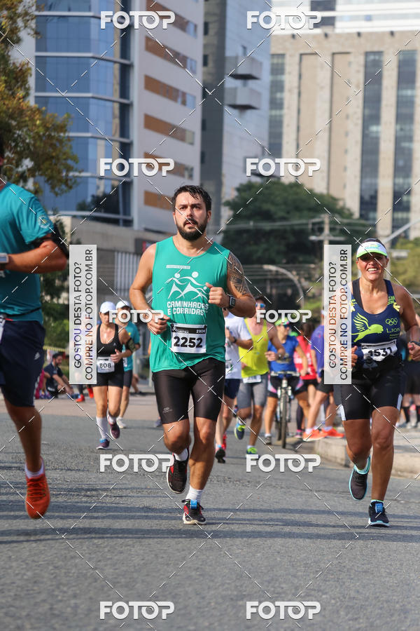Buy your photos of the eventMeia Maratona Internacional de Curitiba 2018 on Fotop