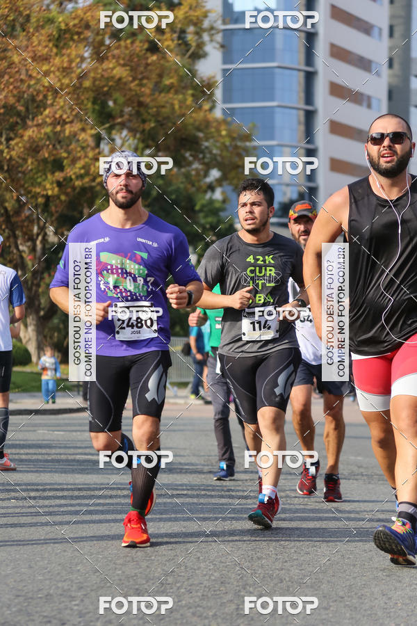 Buy your photos of the eventMeia Maratona Internacional de Curitiba 2018 on Fotop