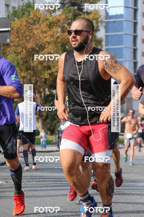 Buy your photos of the eventMeia Maratona Internacional de Curitiba 2018 on Fotop