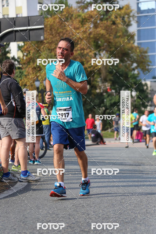 Buy your photos of the eventMeia Maratona Internacional de Curitiba 2018 on Fotop