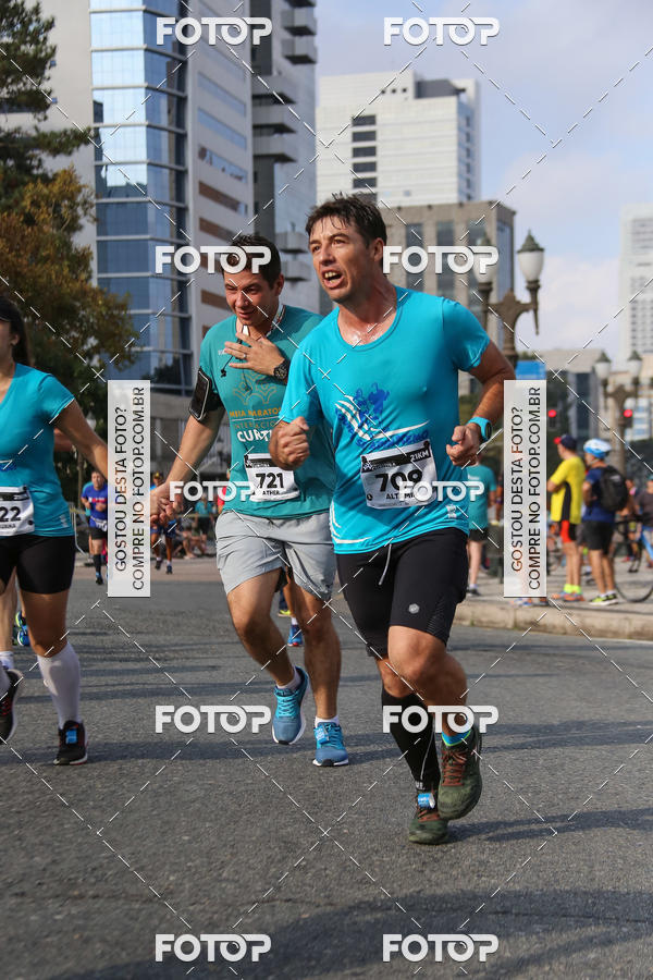 Buy your photos of the eventMeia Maratona Internacional de Curitiba 2018 on Fotop