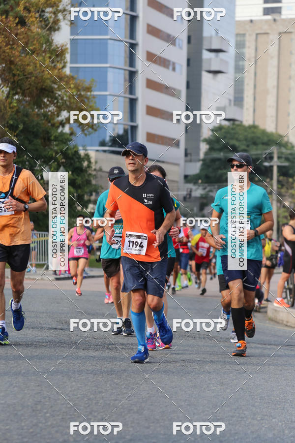 Buy your photos of the eventMeia Maratona Internacional de Curitiba 2018 on Fotop