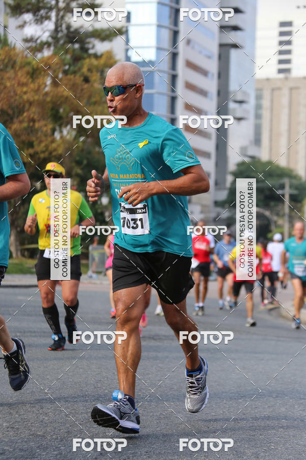 Buy your photos of the eventMeia Maratona Internacional de Curitiba 2018 on Fotop
