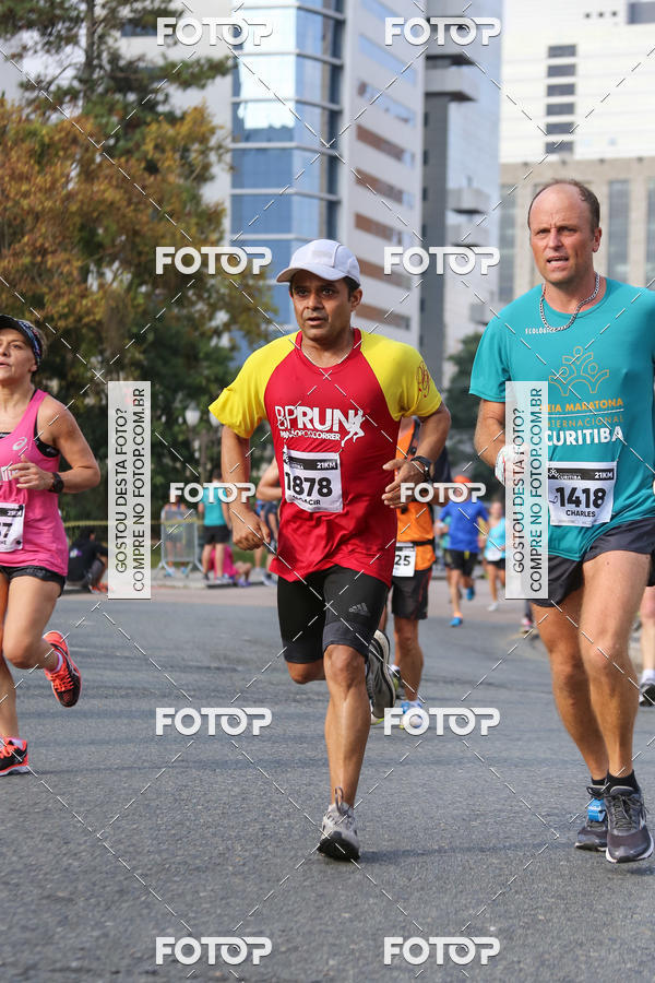 Buy your photos of the eventMeia Maratona Internacional de Curitiba 2018 on Fotop
