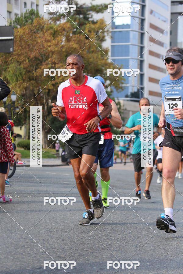 Buy your photos of the eventMeia Maratona Internacional de Curitiba 2018 on Fotop