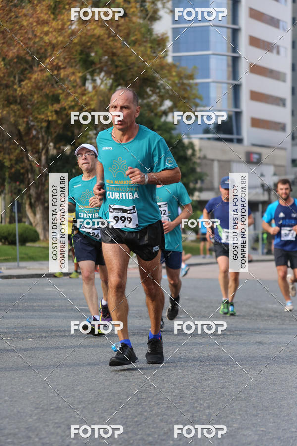 Buy your photos of the eventMeia Maratona Internacional de Curitiba 2018 on Fotop