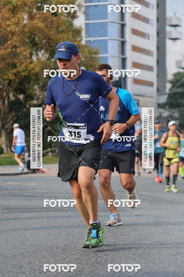 Buy your photos of the eventMeia Maratona Internacional de Curitiba 2018 on Fotop