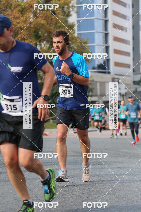 Buy your photos of the eventMeia Maratona Internacional de Curitiba 2018 on Fotop