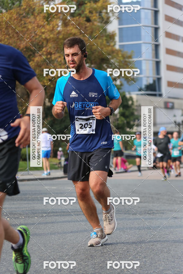 Buy your photos of the eventMeia Maratona Internacional de Curitiba 2018 on Fotop