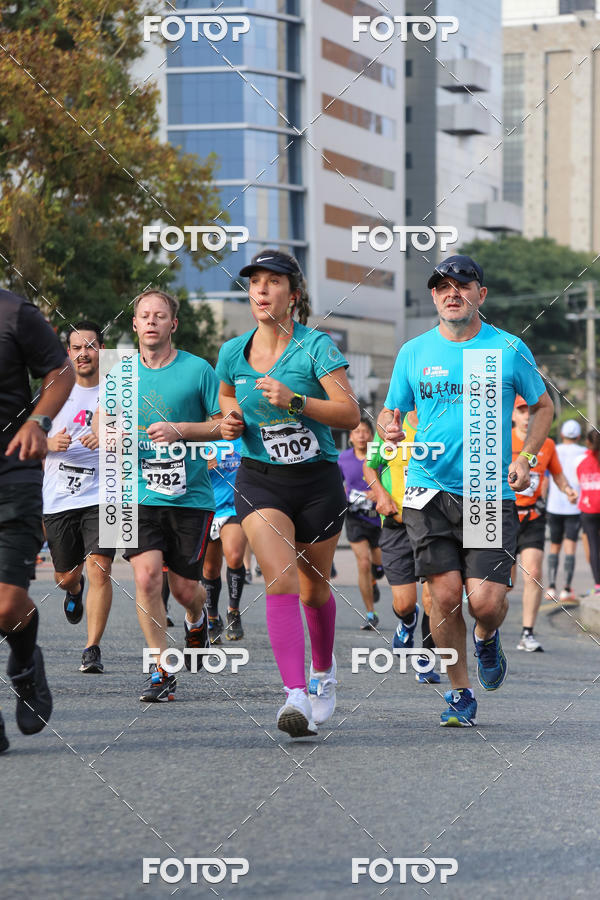 Buy your photos of the eventMeia Maratona Internacional de Curitiba 2018 on Fotop
