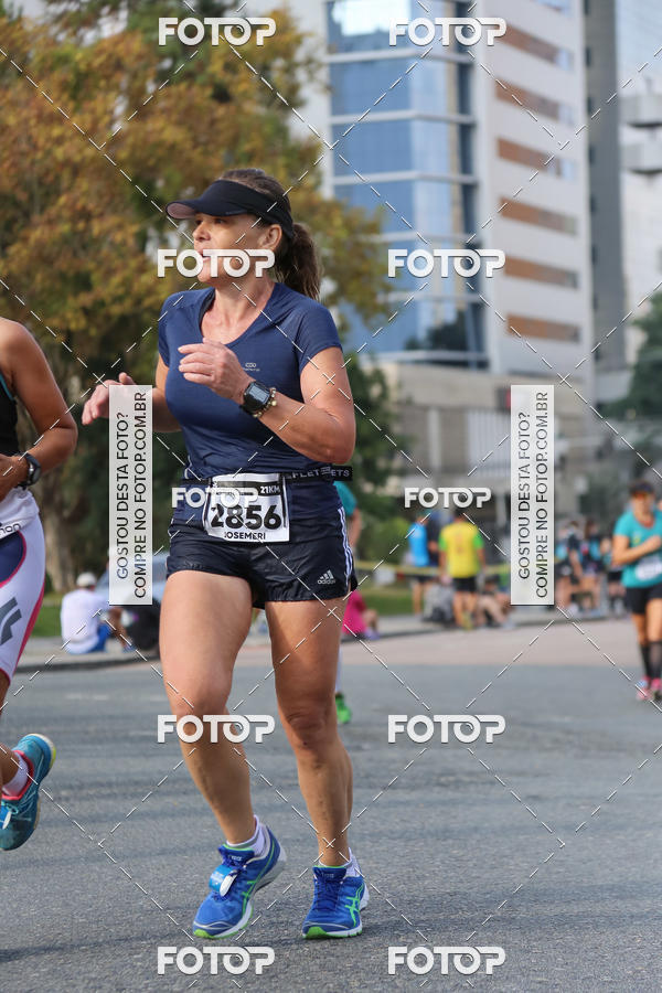 Buy your photos of the eventMeia Maratona Internacional de Curitiba 2018 on Fotop