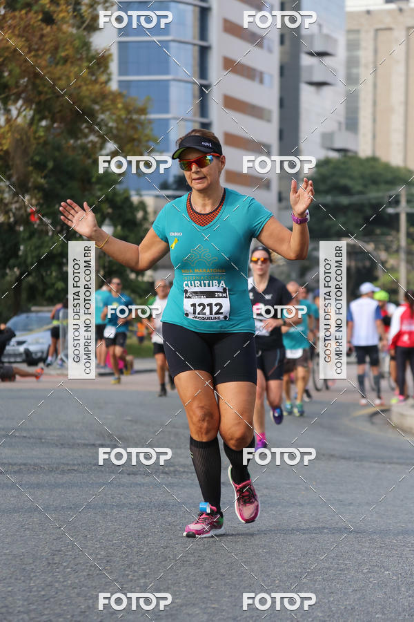 Buy your photos of the eventMeia Maratona Internacional de Curitiba 2018 on Fotop