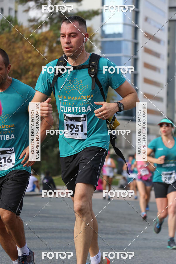 Buy your photos of the eventMeia Maratona Internacional de Curitiba 2018 on Fotop