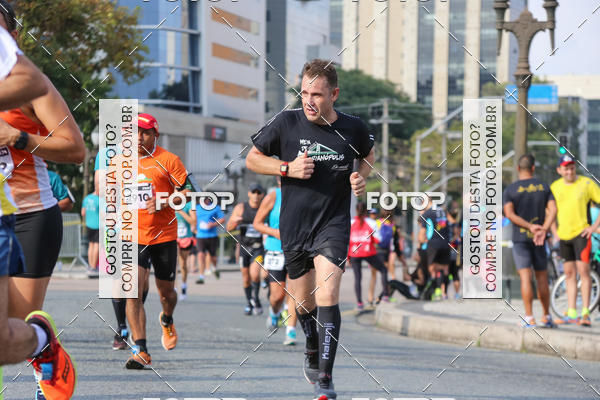 Buy your photos of the eventMeia Maratona Internacional de Curitiba 2018 on Fotop