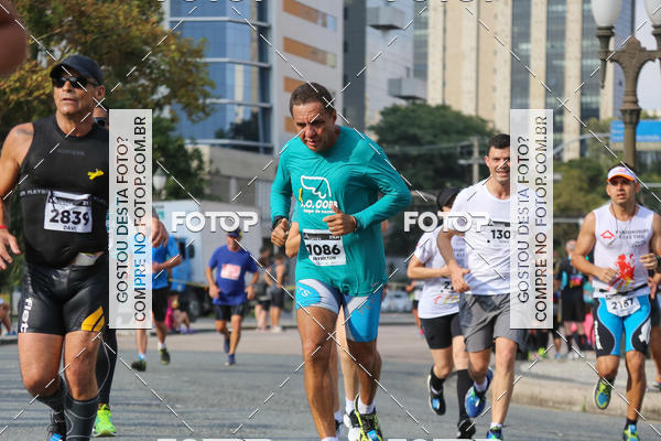 Buy your photos of the eventMeia Maratona Internacional de Curitiba 2018 on Fotop