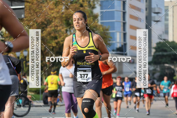 Buy your photos of the eventMeia Maratona Internacional de Curitiba 2018 on Fotop