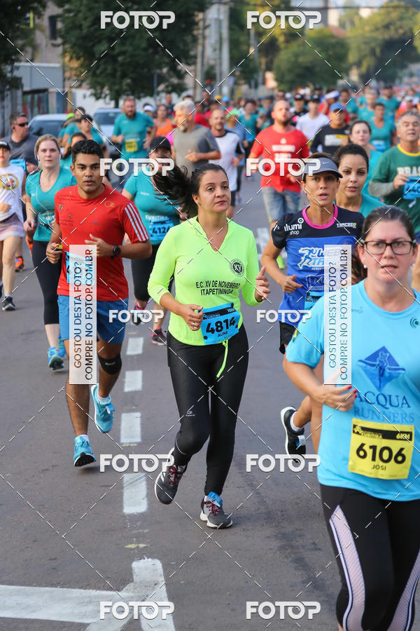 Buy your photos of the eventMeia Maratona Internacional de Curitiba 2018 on Fotop