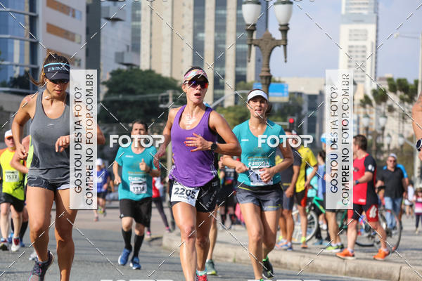Buy your photos of the eventMeia Maratona Internacional de Curitiba 2018 on Fotop