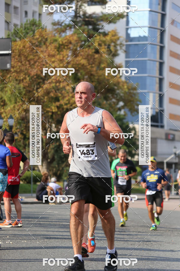 Buy your photos of the eventMeia Maratona Internacional de Curitiba 2018 on Fotop