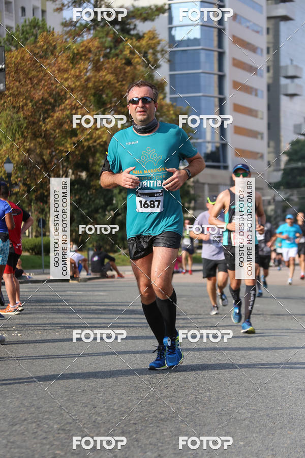 Buy your photos of the eventMeia Maratona Internacional de Curitiba 2018 on Fotop