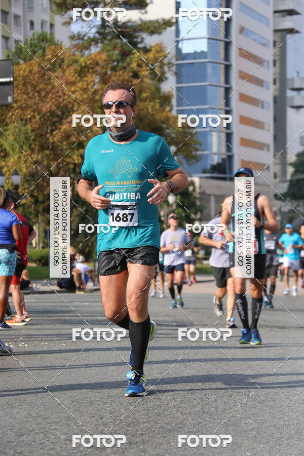 Buy your photos of the eventMeia Maratona Internacional de Curitiba 2018 on Fotop