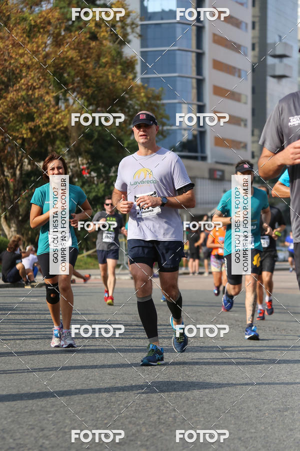 Buy your photos of the eventMeia Maratona Internacional de Curitiba 2018 on Fotop