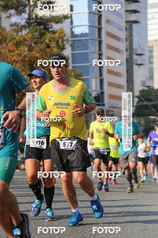 Buy your photos of the eventMeia Maratona Internacional de Curitiba 2018 on Fotop
