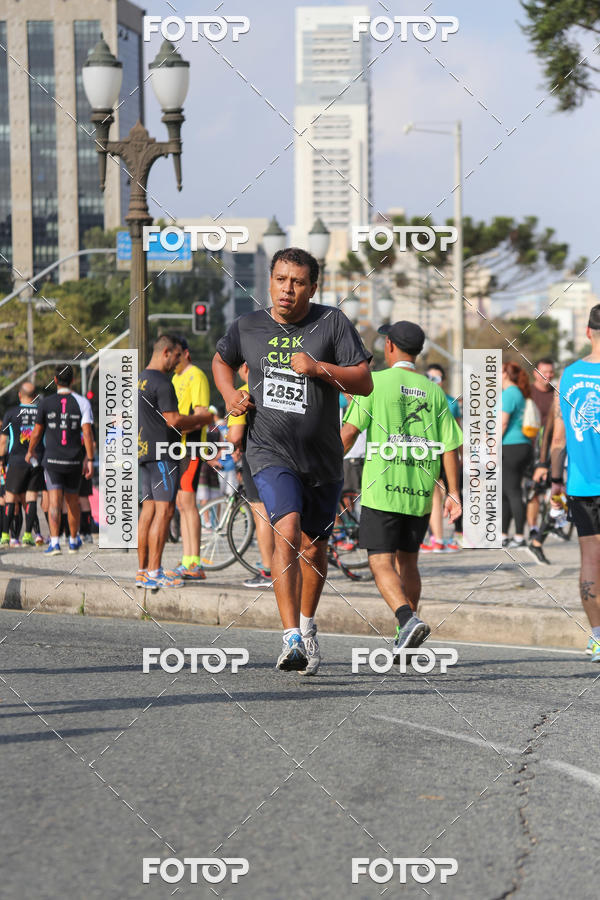 Buy your photos of the eventMeia Maratona Internacional de Curitiba 2018 on Fotop