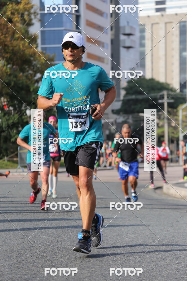 Buy your photos of the eventMeia Maratona Internacional de Curitiba 2018 on Fotop